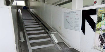 三鷹駅北口自転車駐車場に後付け型自転車搬送コンベアを設置しました Photo